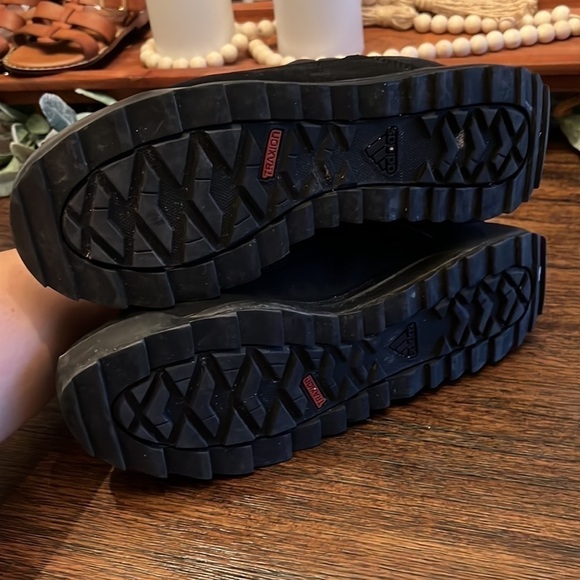 Wmns Terrex Choleah Padded Climaproof | color Core Black | size 7.5 - Picture 8 of 10